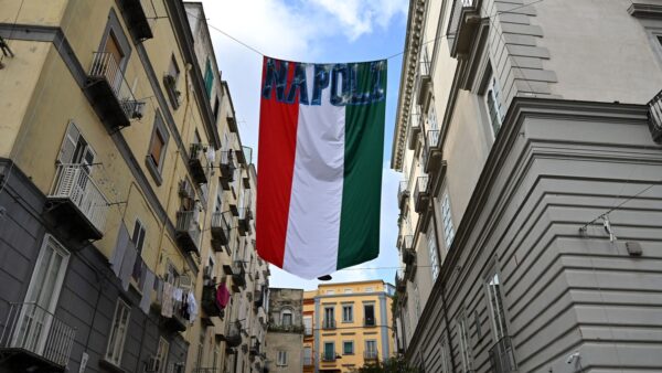 越境弾圧関与で　イタリアが中国人8人を国外追放