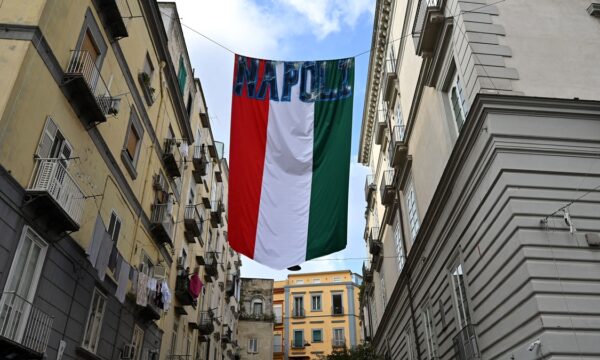 越境弾圧関与で　イタリアが中国人8人を国外追放