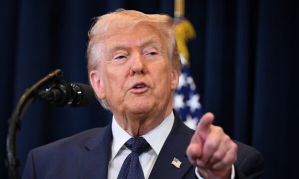 トランプ氏が北京に警告　ホルムズ海峡の護衛に応じなければ習近平との会談延期も