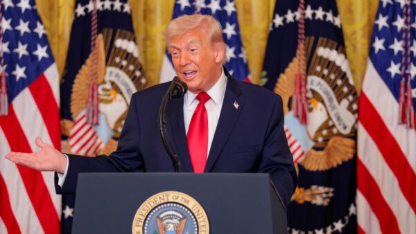 トランプ「来世もトランプ」　銃撃時は「巨大な蚊に刺されたかと思った」