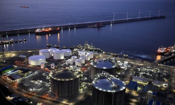 トランプ氏　ホルムズ海峡の護衛呼びかけ　中共への試金石か