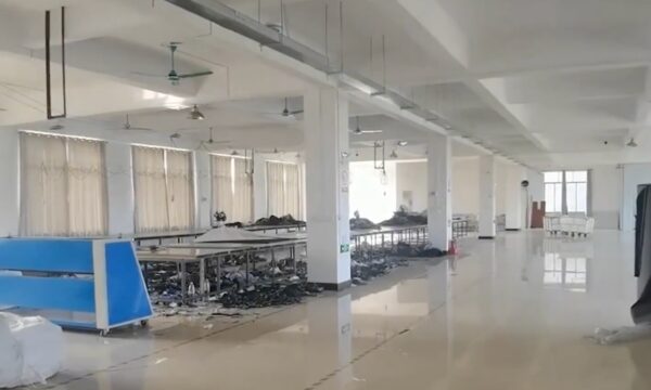 工場に仕事なく 街にも人影なし 製造拠点・珠江デルタが冷え込む