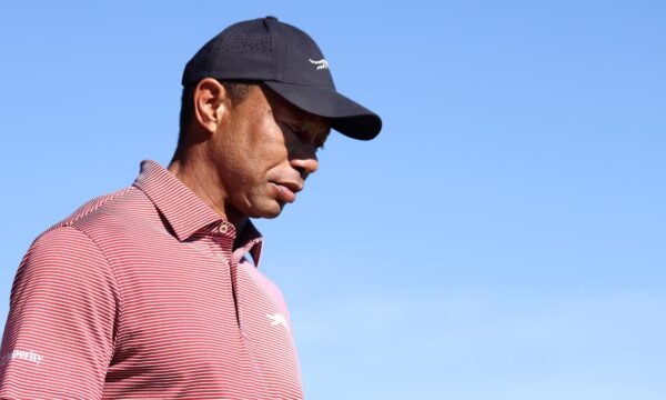 タイガー・ウッズが横転事故　飲酒運転などの疑いで逮捕