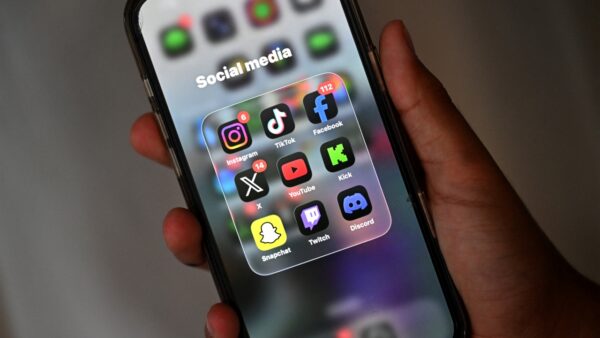 インドネシアで新法施行　16歳未満のSNS利用禁止