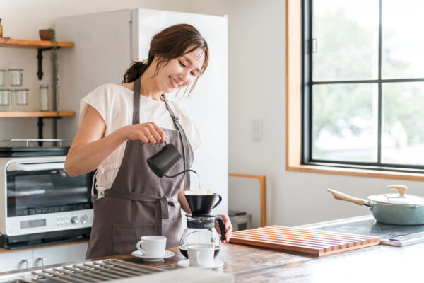 コーヒーで動悸・不眠？　いつ飲むのをやめるべき？