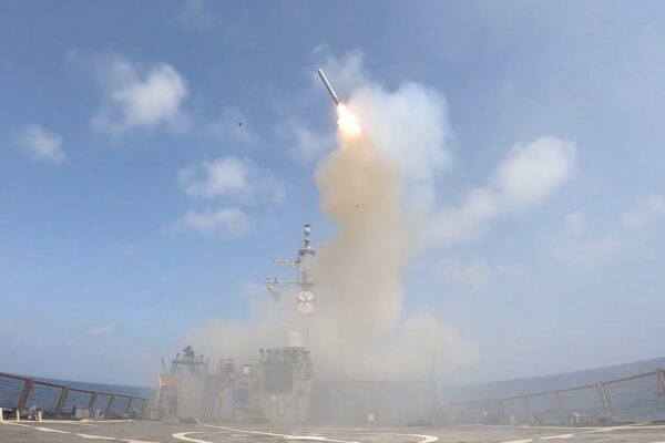 米国とイスラエル　ハメネイ師会議を標的とした空爆