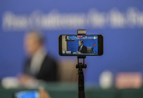 米国の硬い拳に怯え　中共外交が弱腰に　王毅の本音漏らし　日本にも軟化か