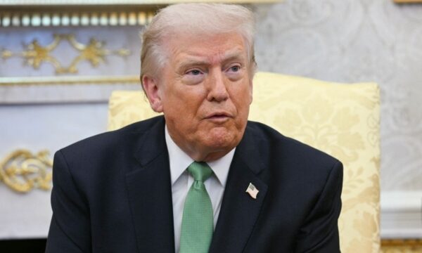トランプ氏　訪中を延期　イラン情勢受け5～6週後に再調整