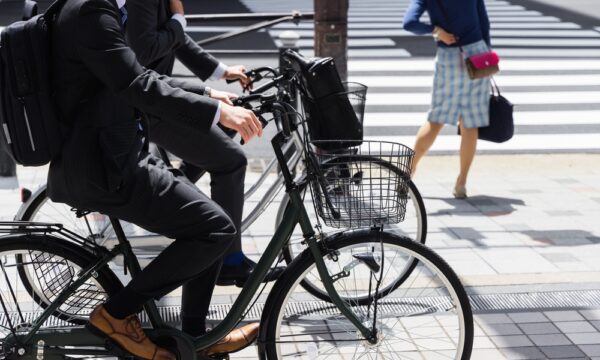 日本　4月自転車青切符導入！　ながらスマホ1万2千円・信号無視6千円の反則金