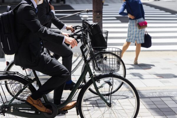 日本　4月自転車青切符導入！　ながらスマホ1万2千円・信号無視6千円の反則金