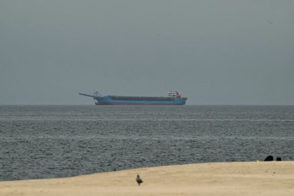 中国船がホルムズ海峡に引き返す　米軍の封鎖突破に失敗