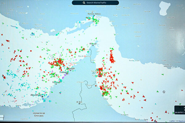 タンカーがホルムズ海峡で襲撃を受け　インドがイラン大使を召喚