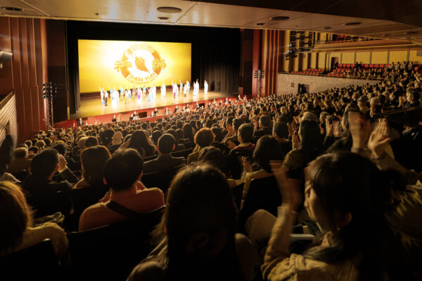 神韻京都公演 2日目　医療IT企業元社長や司法書士が絶賛　「修煉の強固な精神力が支えている」