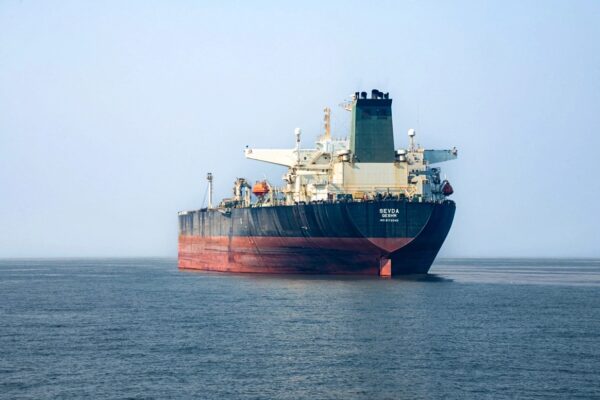 ホルムズ海峡から米国へ　100隻超の空タンカーが米国港湾へ向け航行＝ホワイトハウス