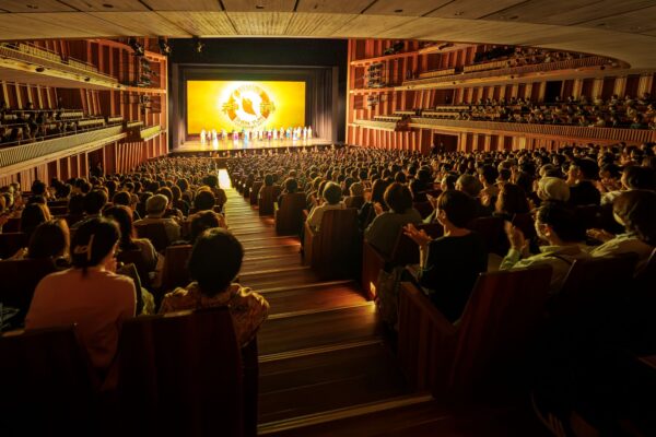元宝塚劇団員や大学教授らが感嘆　世界各国で好評博す神韻公演に「夢の世界のようだ」