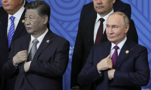 トランプ訪中直後にプーチン訪中　中ロ「結束誇示」の地政学