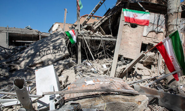 イラン政権が市民に「人間の盾」の要求　中共の「人海戦術」と重ねる見方も