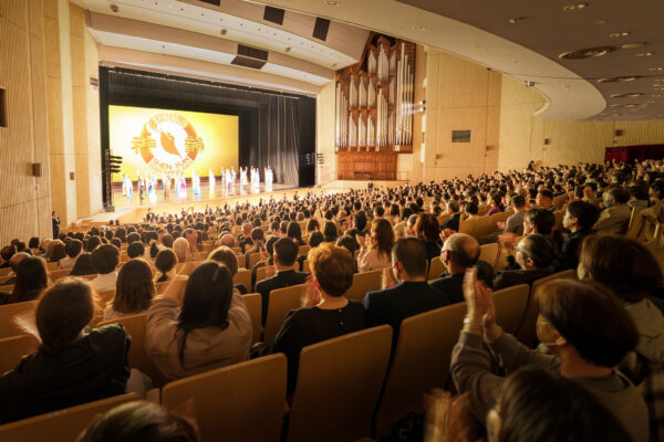 世界中で大絶賛の神韻公演に　国会議員「非常に美しくて面白かった」と称賛　大盛況の神韻東京公演