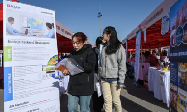 中国 大学出ても仕事なし 技術学校に入り直す若者たち