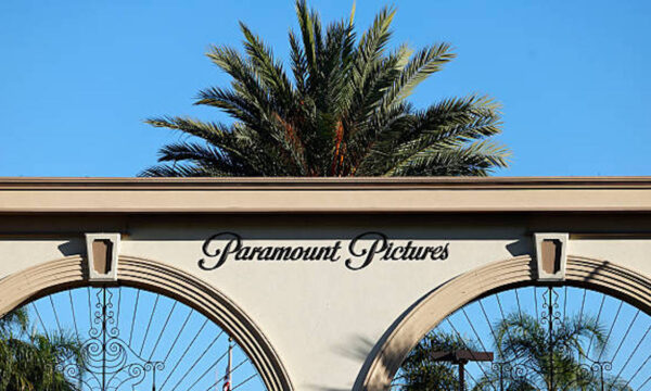 ハリウッド再編へ　ワーナー株主　パラマウント買収案を承認