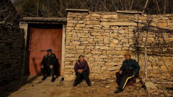 中国農村 年金月3千円未満 薬も買えず耐える高齢者