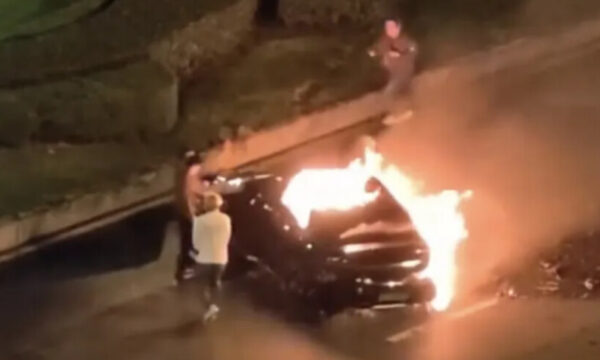 中国EV衝突後炎上 運転手死亡 弁護士「9秒で電源停止 ドア開かず」