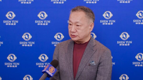 神韻東京公演が満員　国会議員が心に響く演出を称賛