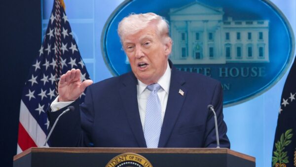 米軍が貨物船拿捕　トランプ氏　中共の対イラン支援示唆