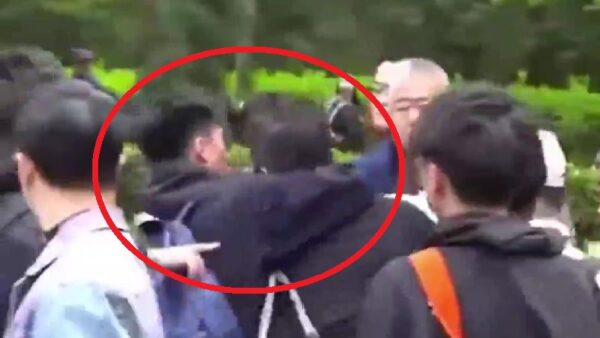 中国 台湾野党政治家の歓迎の列で応援の声かけたのに拘束？