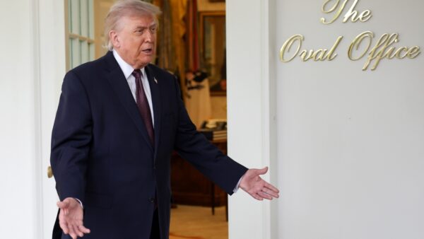 米軍がイラン経済の命脈を締め上げ　トランプ氏「戦争は終わりに近い」