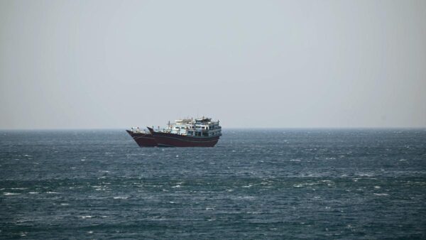 米軍が不審船を拿捕　中共の対イラン供給関与に関心