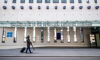 UAE脱退でOPECに打撃　原油市場は新局面へ