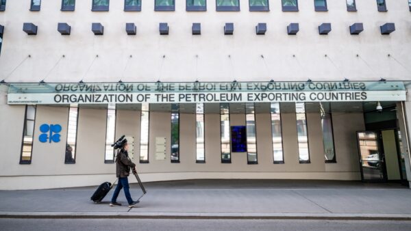 UAE脱退でOPECに打撃　原油市場は新局面へ