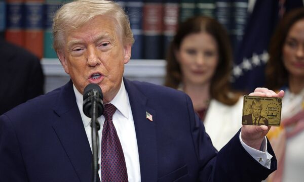 米「ゴールドカード」ビザ　一人取得　数百人が審査中