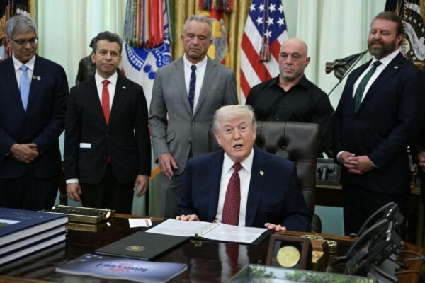 トランプ氏　核協議の早期妥結急がず　イランに「封鎖の方が圧力」