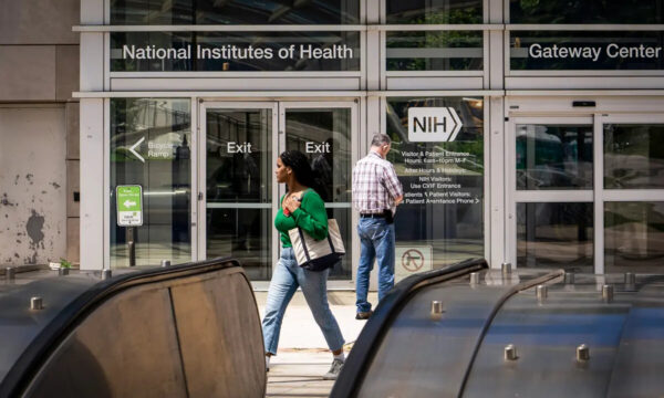 ファウチ氏の部下　COVID-19ワクチン接種拒否で報復恐れる　内部メールで判明