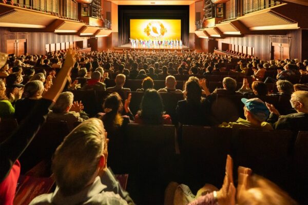 「演目全部が良い」「来年は絶対家族で来る」大学副教授　世界最高峰の古典舞踊に称賛の声続々