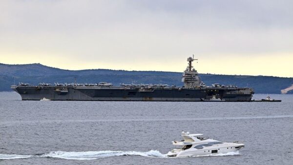 米空母3隻が中東に集結へ　専門家「抑止力を大幅に高める狙い」