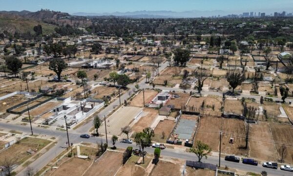 米ロサンゼルス山火事跡地で　中国人バイヤーの土地買収増　安保上で懸念呼ぶ