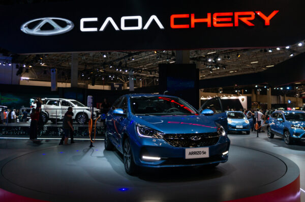 中国 高級EVドア不具合動画削除で不信感