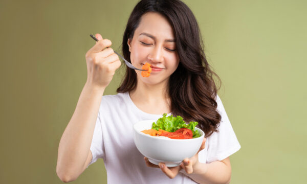 食べ方を間違えると老化が加速　栄養士が明かす「肌を傷める食品・養う食品」トップ10