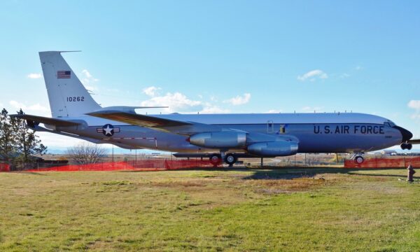 米軍基地を転々と撮影　中国人留学生を逮捕