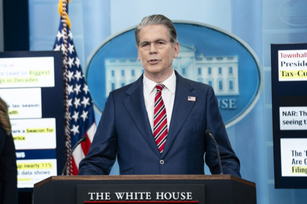 ベッセント財務長官　何立峰副首相との通話　中共の域外管制法規を批判