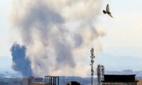イランが核兵器を放棄しなければトランプの攻撃は激化し続ける＝専門家