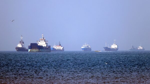 イラン　ホルムズ海峡通行料徴収を計画　米国「受け入れられない」と警告