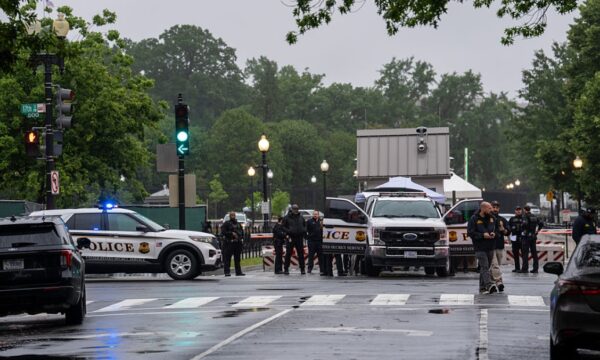 ホワイトハウス付近で銃撃戦　2人重傷　犯人には「接近禁止命令」が出ていた