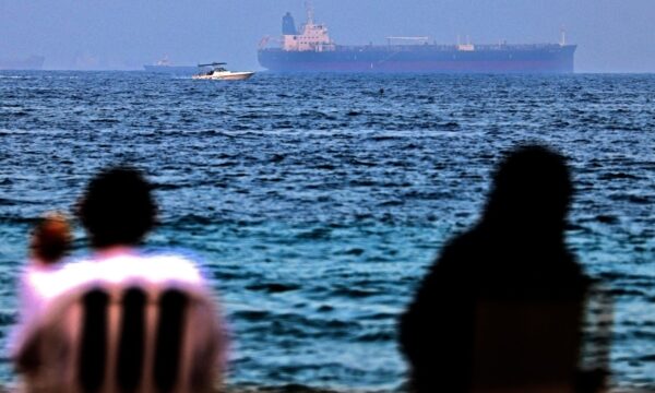 イランが海峡でUAEの石油タンカーを攻撃し　エジプトと湾岸諸国が非難