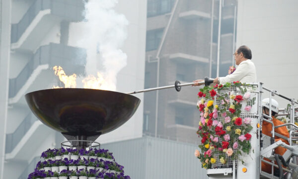 第49回ひろしまフラワーフェスティバル開幕　平和の灯と花のパレードが広島を彩る