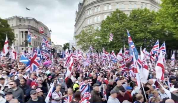 「我々の国を取り戻したい」　英ロンドンで5万人がデモ行進　英政府の無策に抗議