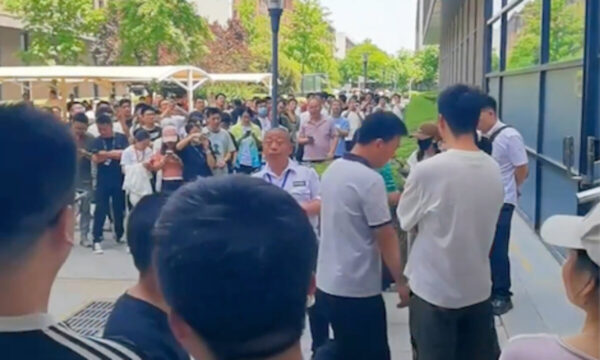 「減給で退職迫るな」ファーウェイ外注先で100人超が集団抗議